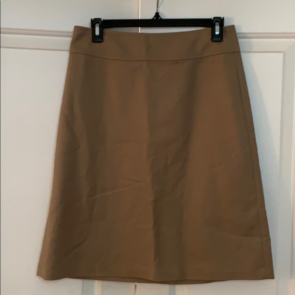 Banana republic tan skirt size 4